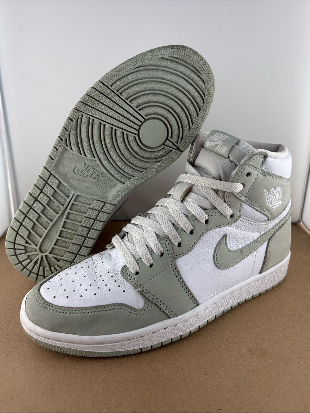 Nike Air Jordan 1 Retro Seafoam Sneakers Women size 9 Green WhiteCD0461-002 (A4)